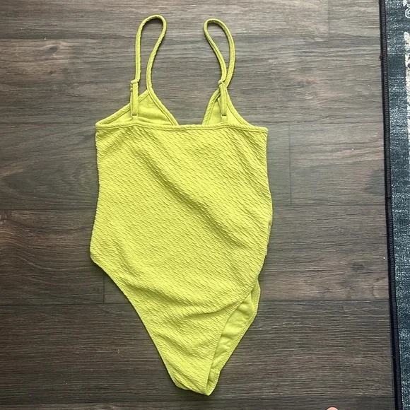 Cute lime green bodysuit - Picture 3 of 4